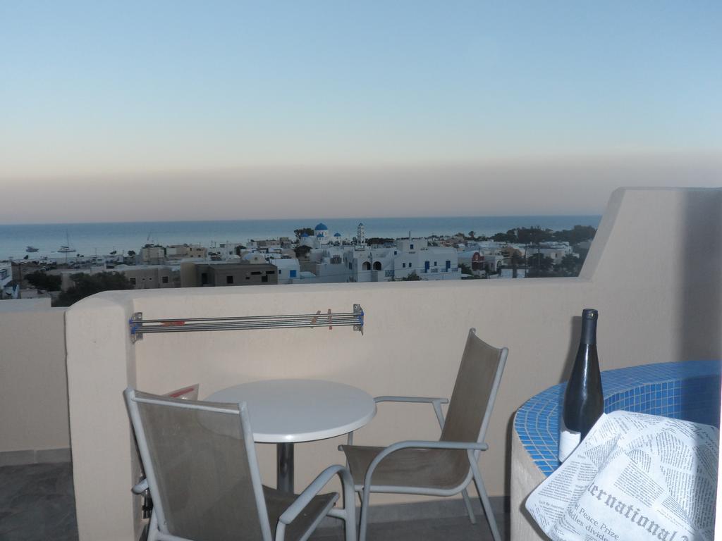 Lucia Perissa (Santorini)
