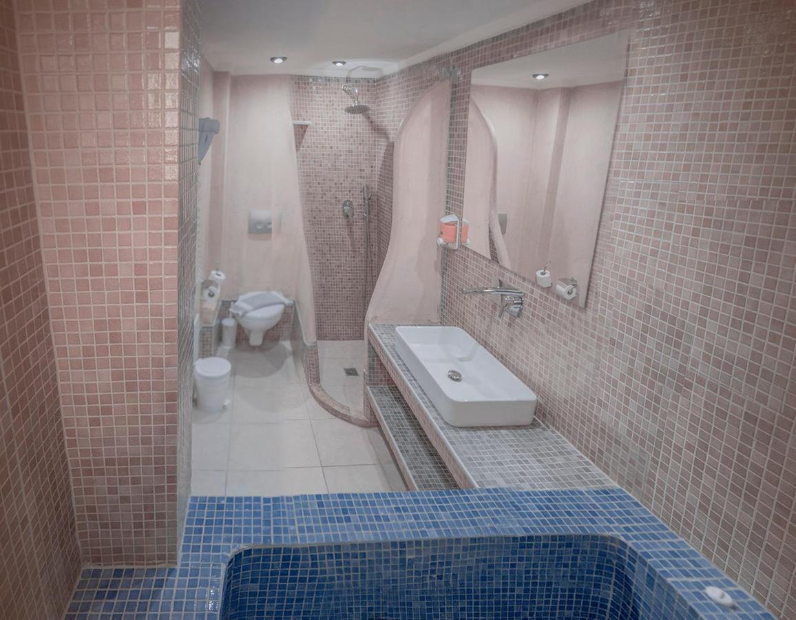 Aparthotel Lucia Perissa (Santorini)